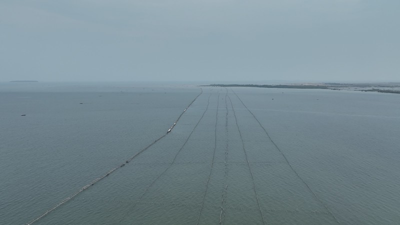 Penampakan pagar laut di pesisir Tangerang, Banten. (Dok. KKP)