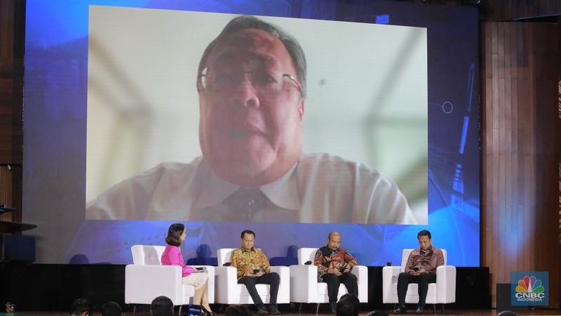 Penasihat khusus Presiden bidang ekonomi, Bambang Brodjonegoro saat memberi pemaparan via zoom dalam dalam diskusi panel MINDialogue 