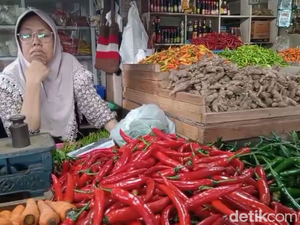 Harga Sembako Jatim Hari Ini: Cabai Turun, Bawang Merah Naik