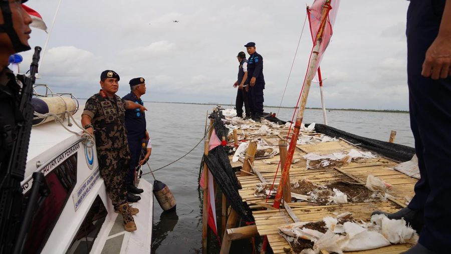 Penyegelan pagar laut di pesisir Tangerang, Banten. (Dok. KKP)
