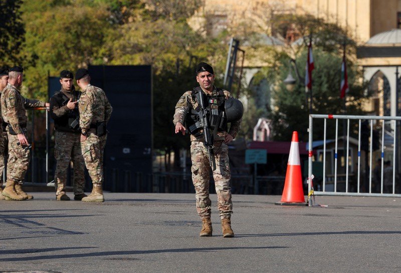 Personel keamanan berjaga di dekat gedung parlemen pada hari anggota parlemen Lebanon memberikan suara untuk memilih presiden di Beirut, Lebanon, Kamis (9/1/2025). (REUTERS/Mohamed Azakir) Personel keamanan berjaga di dekat gedung parlemen pada hari anggota parlemen Lebanon memberikan suara untuk memilih presiden di Beirut, Lebanon, Kamis (9/1/2025). (REUTERS/Mohamed Azakir)