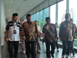 Pramono-Rano Kompak Berbatik di Penetapan Gubernur dan Wagub Jakarta Terpilh