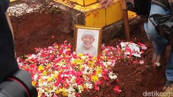 Makam Disebut Gak Keurus, Keluarga Ungkap Pesan Abah Qomar