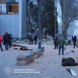 Putin Ngamuk Bom Zaporizhzhia, Orang-Orang Tergeletak Berlumur Darah