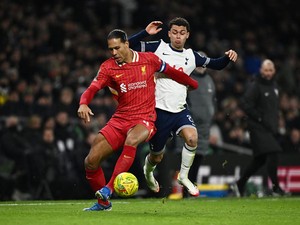 Van Dijk Tak Sabar Balas Tottenham di Anfield