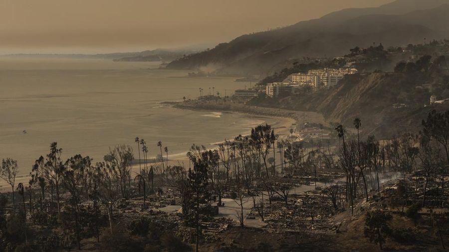 A mobile home community devastated by the Palisades Fire is seen in the Pacific Palisades neighborhood of Los Angeles, Thursday, Jan. 9, 2025. (AP Photo/Jae C. Hong)