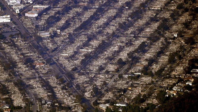 A mobile home community devastated by the Palisades Fire is seen in the Pacific Palisades neighborhood of Los Angeles, Thursday, Jan. 9, 2025. (AP Photo/Jae C. Hong)