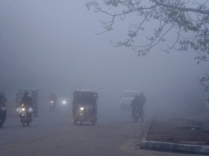 Kota di Pakistan Diselimuti Kabut Asap Beracun