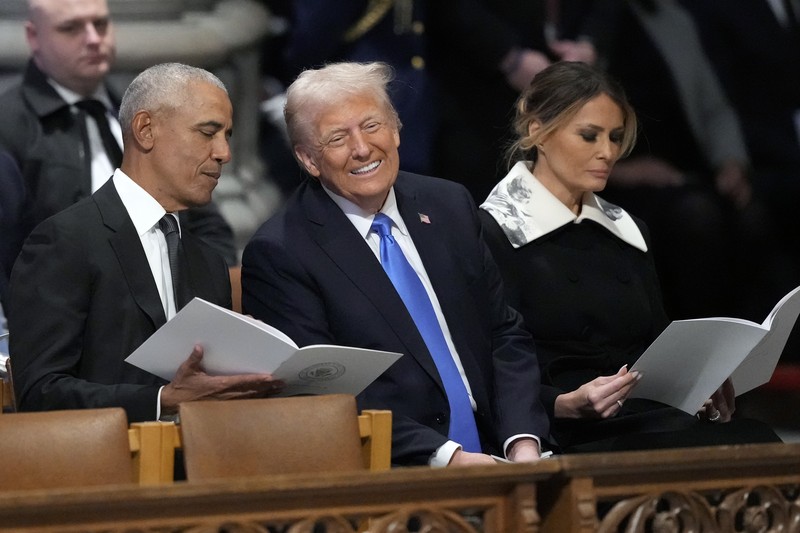 Mantan Presiden Barack Obama berbincang dengan Presiden terpilih Donald Trump sebelum pemakaman kenegaraan mantan Presiden Jimmy Carter di Katedral Nasional Washington di Washington, Kamis, 9 Januari 2025. (AP Photo/Ben Curtis) Mantan Presiden Barack Obama berbincang dengan Presiden terpilih Donald Trump sebelum pemakaman kenegaraan mantan Presiden Jimmy Carter di Katedral Nasional Washington di Washington, Kamis, 9 Januari 2025. (AP Photo/Ben Curtis)