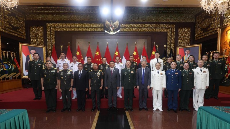 Menteri Pertahanan RI Sjafrie Sjamsoeddin menerima kunjungan kehormatan (courtesy call) Kepala Staf Gabungan Komisi Militer Pusat Republik Rakyat Tiongkok (Chief of Staff of Joint Staff Department of Central Military Commission of The PRC) Jenderal Liu Zhenli, beserta delegasi Chinese People’s Liberation Army (CPLA) di Kementerian Pertahanan, Jakarta, Jumat (10/1). (Dok. Kemhan RI)