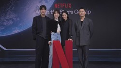 7 Gaya Pemain Drakor When the Stars Gossip Hadiri Preskon, Kompak Serba Hitam