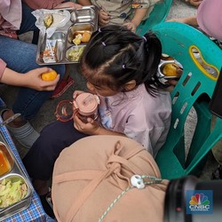 Pemerintah Mulai Bagikan Makan Gratis ke Ibu Hamil-Balita di Posyandu