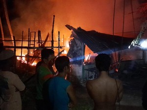 Ada Sosok OTK Bertopeng Sebelum Rumah Ketua KPU Tapteng Terbakar
