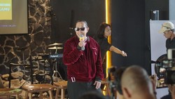 Rusli Zainudin Nyanyikan Lagu Ciptaan Aldi Taher