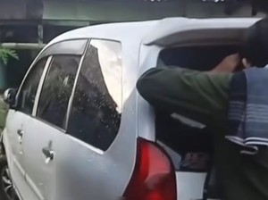 Terjawab Sudah Pemilik Mobil Misterius Terparkir di Gang Sempit Medan