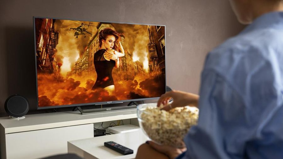 Ilustrasi menonton tv. (Dok. Pixabay)