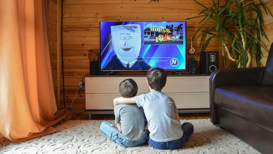 Ilustrasi menonton tv. (Dok. Pixabay)