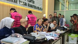 Video: 117 Amplop Berisi Uang Rp 1 Juta Ditemukan saat OTT Kadisnakertrans Sumsel