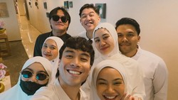Perdana! Rizky Febian dan Thariq Halilintar Umrah Bawa Istri