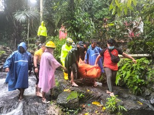 Pria Pakai Jas Hujan Ditemukan Tewas di Tukad Beji Denpasar