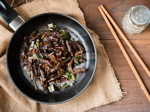 Hiii! 7 Makanan Populer Ini Mungkin Mengandung Serangga