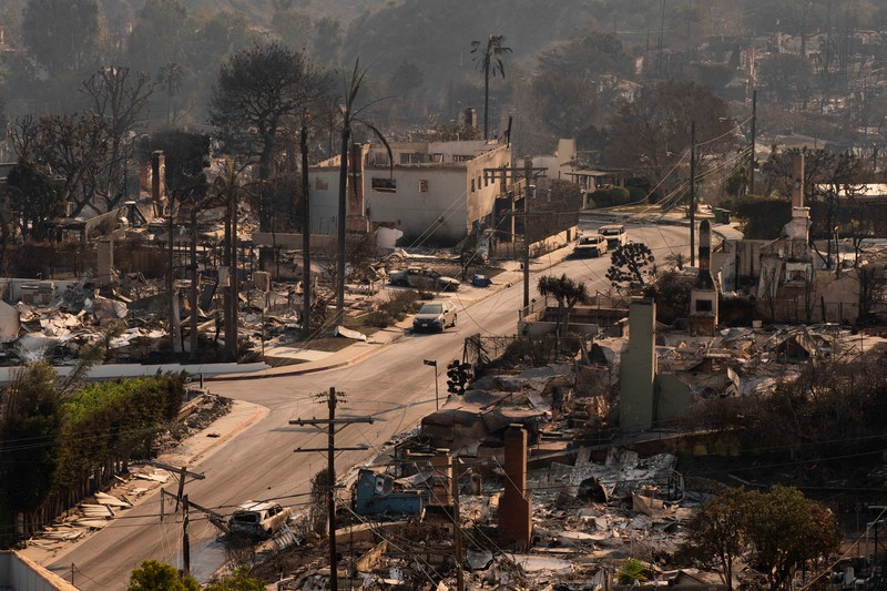 emandangan udara menunjukkan puing-puing dari properti yang terbakar, setelah Kebakaran Palisades di lingkungan Pacific Palisades di Los Angeles, California, AS, 10 Januari 2025. (REUTERS/Daniel Cole) emandangan udara menunjukkan puing-puing dari properti yang terbakar, setelah Kebakaran Palisades di lingkungan Pacific Palisades di Los Angeles, California, AS, 10 Januari 2025. (REUTERS/Daniel Cole)