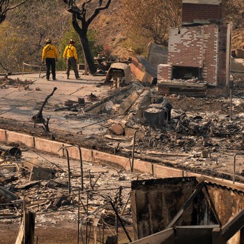 Potret 'Kiamat' Los Angeles, Perumahan Elit Hangus Terbakar Jadi Abu