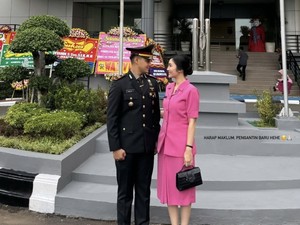 Gaya Febby Rastanty Jadi Ibu Bhayangkari, Cantik & Anggun Berseragam Pink