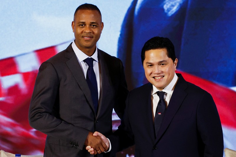 Pelatih kepala tim nasional sepak bola Indonesia yang baru ditunjuk, Patrick Kluivert saat diperkenalkan sebagai Pelatih Kepala Timnas Indonesia dalam Konfernsi Pers di Jakarta, Minggu (12/1/2025). (REUTERS/Willy Kurniawan) Pelatih kepala tim nasional sepak bola Indonesia yang baru ditunjuk, Patrick Kluivert saat diperkenalkan sebagai Pelatih Kepala Timnas Indonesia dalam Konfernsi Pers di Jakarta, Minggu (12/1/2025). (REUTERS/Willy Kurniawan)