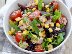 Resep Salad Tuna Jagung Manis yang Kaya Nutrisi Untuk Menu Diet
