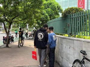 Tren Viral Cari Koin Jagat, Remaja Rama-ramai Ikutan Berburu di Jakpus