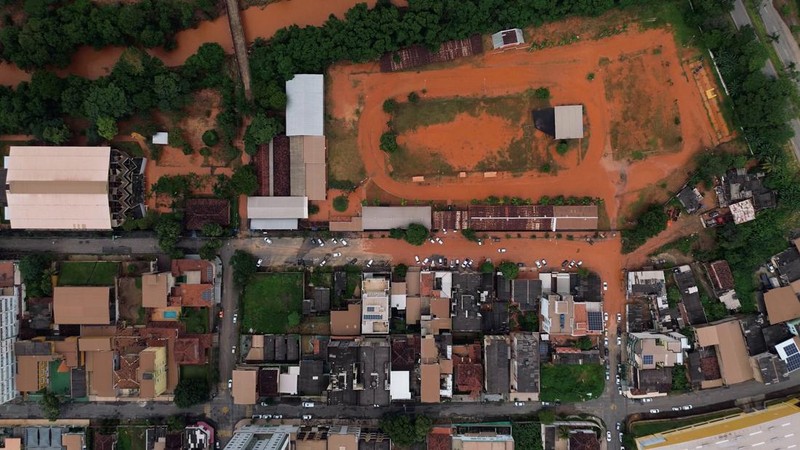 Sebanyak 10 orang tewas akibat tanah longsor yang disebabkan hujan deras di wilayah tenggara Brasil pada Minggu (12/1) waktu setempat. (NILMAR LAGE/AFP)