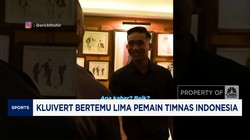 Video: Resmi Jadi Pelatih, Kluivert Bertemu 5 Pemain Timnas Indonesia