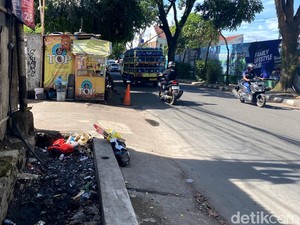 Penghuni Saluran Air di Jalan Ini Diduga Kerap Sebabkan Banjir
