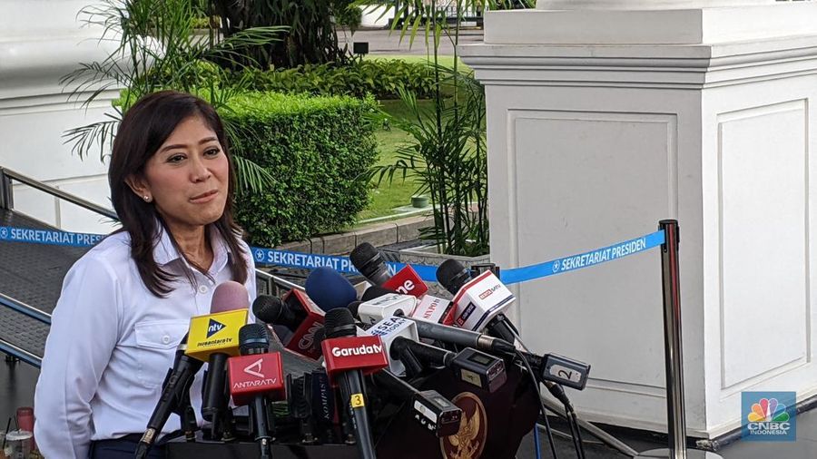Menteri Digital (Komdigi) Meutya Hafid setelah rapat terbatas di Istana Negara, Senin (13/1/2025). (վ/Emir Yanwardhana)