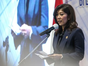 Menteri Meutya Hafid Mau Bikin Aturan Internet Ramah Anak