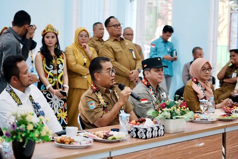 Penjabat (Pj) Gubernur Kaltim Akmal Malik didampingi Ketua DPRD dan Sekda Provinsi Kaltim Sri Wahyuni serta pimpinan perangkat daerah terkait lingkup Pemprov Kaltim melakukan kunjungan kerja ke wilayah tengah Benua Etam, yaitu Kabupaten Kutai Kartanegara, Kutai Barat dan Mahakam Ulu, pada 13-16 Januari 2025. (Istimewa)
