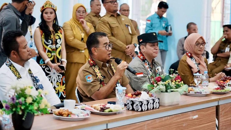 Penjabat (Pj) Gubernur Kaltim Akmal Malik didampingi Ketua DPRD dan Sekda Provinsi Kaltim Sri Wahyuni serta pimpinan perangkat daerah terkait lingkup Pemprov Kaltim melakukan kunjungan kerja ke wilayah tengah Benua Etam, yaitu Kabupaten Kutai Kartanegara, Kutai Barat dan Mahakam Ulu, pada 13-16 Januari 2025. (Istimewa)