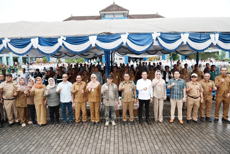 Penjabat (Pj) Gubernur Kaltim Akmal Malik didampingi Ketua DPRD dan Sekda Provinsi Kaltim Sri Wahyuni serta pimpinan perangkat daerah terkait lingkup Pemprov Kaltim melakukan kunjungan kerja ke wilayah tengah Benua Etam, yaitu Kabupaten Kutai Kartanegara, Kutai Barat dan Mahakam Ulu, pada 13-16 Januari 2025. (Istimewa)