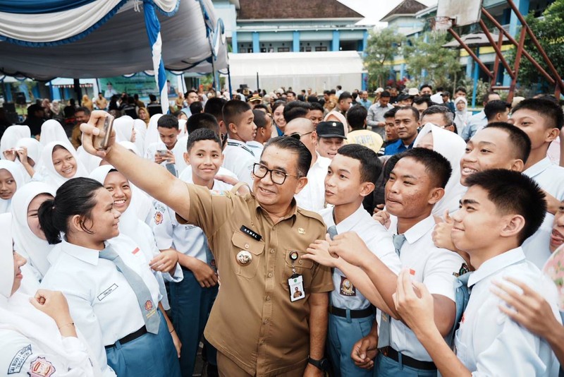 Penjabat (Pj) Gubernur Kaltim Akmal Malik didampingi Ketua DPRD dan Sekda Provinsi Kaltim Sri Wahyuni serta pimpinan perangkat daerah terkait lingkup Pemprov Kaltim melakukan kunjungan kerja ke wilayah tengah Benua Etam, yaitu Kabupaten Kutai Kartanegara, Kutai Barat dan Mahakam Ulu, pada 13-16 Januari 2025. (Istimewa)