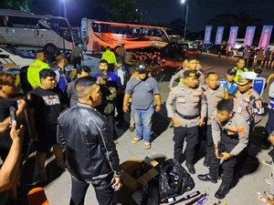 Bentrok Suporter di Rest Area Tol Jagorawi Makan Korban, 4 Orang Terluka