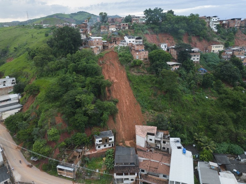 Sebanyak 10 orang tewas akibat tanah longsor yang disebabkan hujan deras di wilayah tenggara Brasil pada Minggu (12/1) waktu setempat. (NILMAR LAGE/AFP) Sebanyak 10 orang tewas akibat tanah longsor yang disebabkan hujan deras di wilayah tenggara Brasil pada Minggu (12/1) waktu setempat. (NILMAR LAGE/AFP)