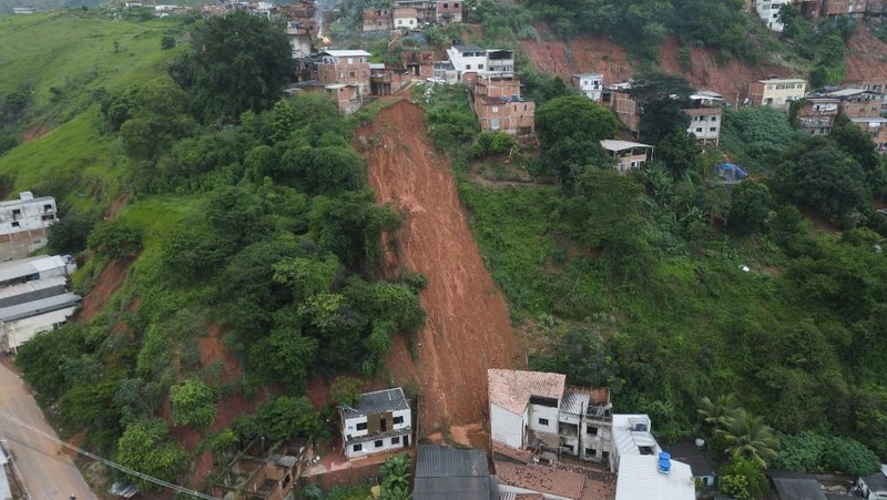 Sebanyak 10 orang tewas akibat tanah longsor nan disebabkan hujan deras di wilayah tenggara Brasil pada Minggu (12/1) waktu setempat. (NILMAR LAGE/AFP)