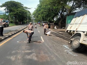 Pemotor Tewas Usai Tabrak Truk Mogok di Raya Malang-Surabaya