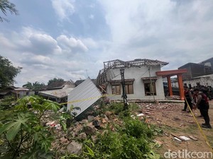 Rumah Meledak di Mojokerto Tewaskan Ibu dan Anak