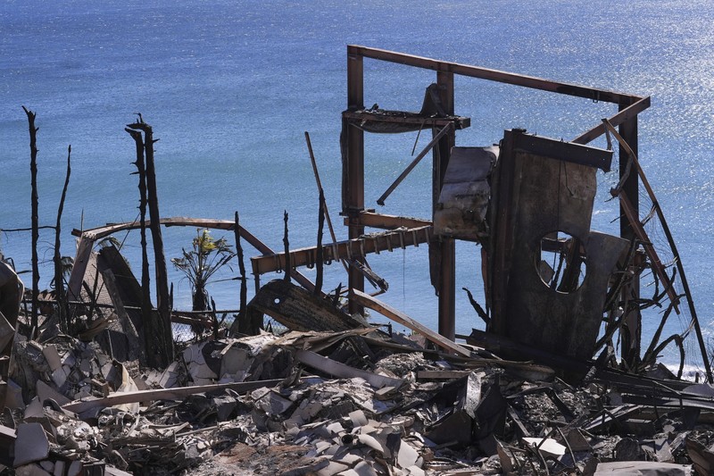umah-rumah yang hancur akibat Kebakaran Palisades di sepanjang Pacific Coast Highway di Malibu, California, Minggu (12/1/2024). (AP Photo/Mark J. Terrill) Rumah-rumah yang hancur akibat Kebakaran Palisades di sepanjang Pacific Coast Highway di Malibu, California, Minggu (12/1/2024). (AP Photo/Mark J. Terrill)