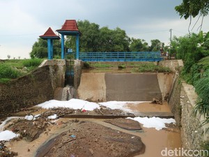 Begini Hasil Uji Lab Busa yang Sempat Penuhi Pintu Bendung Bibis Pati