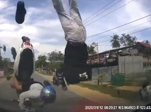 Kronologi Motor Vs Alphard di Konawe hingga Remaja Boncengan Motor Terpental