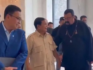 Viral Prabowo Akrab Ngobrol Aktor Laga Steven Seagal, Begini Ceritanya
