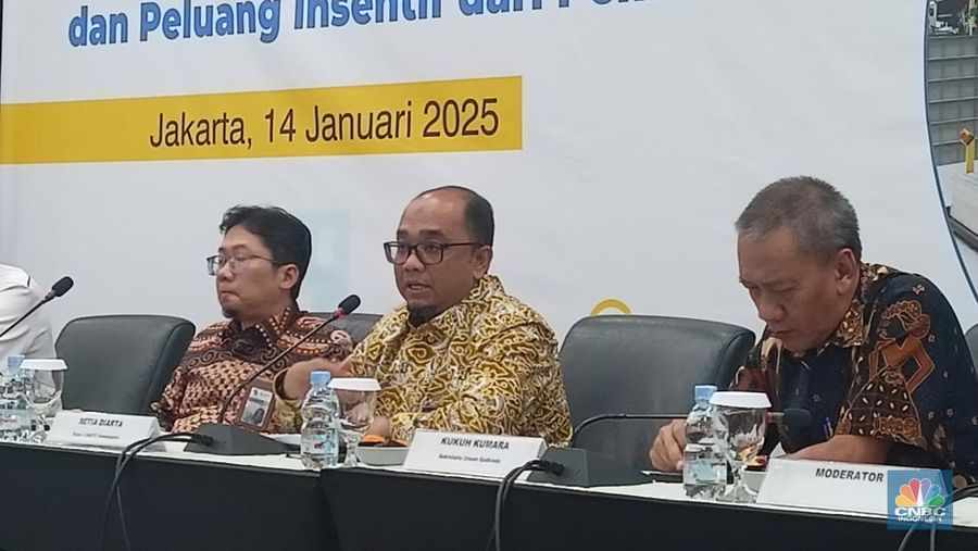 Dirjen Ilmate Kemenperin, Setia Diarta (Tengah) dalam diskusi Forum Wartawan Industri (Forwin) bertemakan Prospek Industri Otomotif 2025 dan Peluang Insentif dari Pemerintah, Selasa (14/1/2024). (CNBC Indonesia/Ferry Sandi)